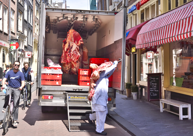 STP-Cabrero : déchargement au dernier kilomètre de carcasses de viande